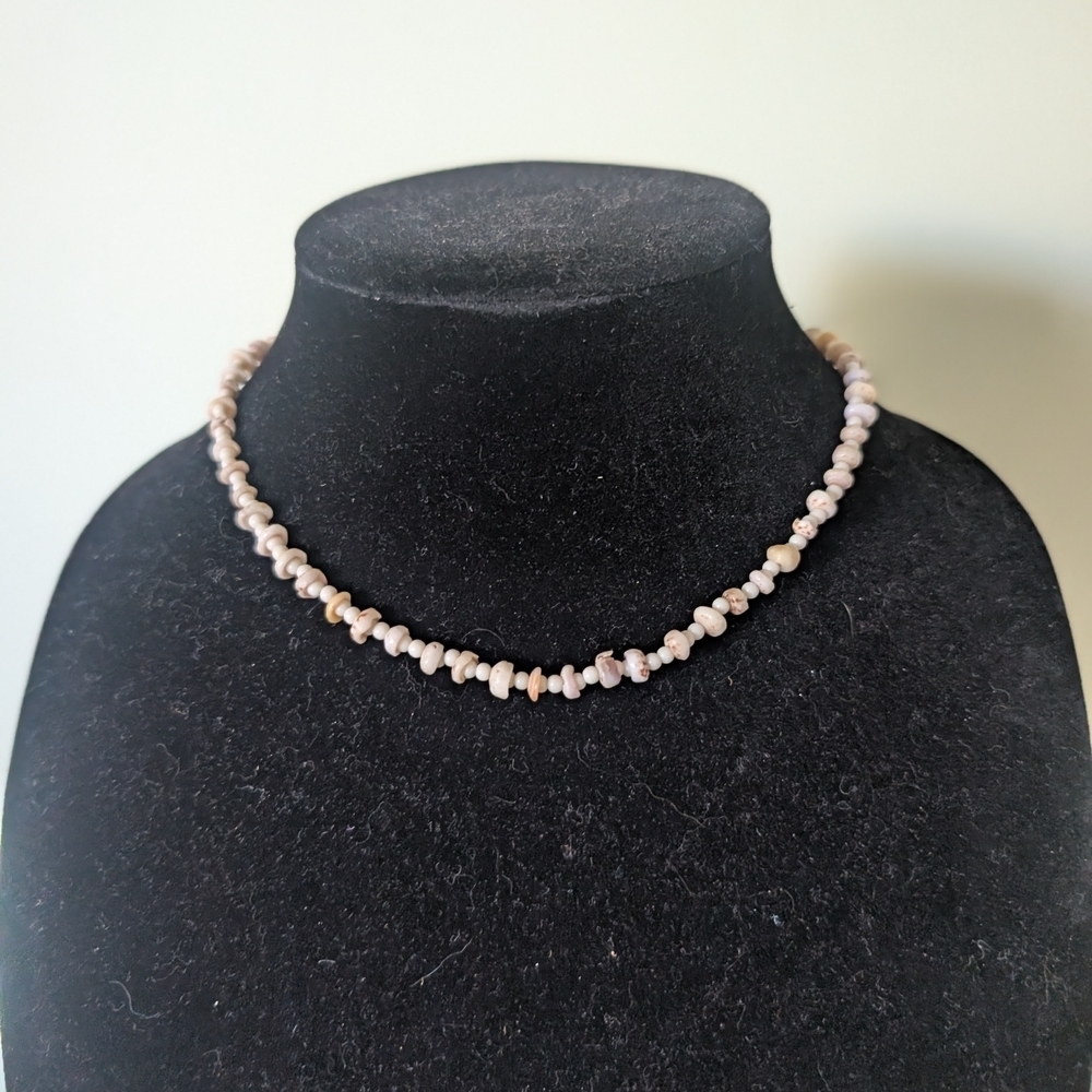 Elegant Beaded Necklace In Cream And Tan